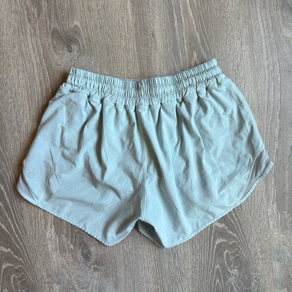 Lululemon Hotty Hot Shorts - Picture 2 of 3